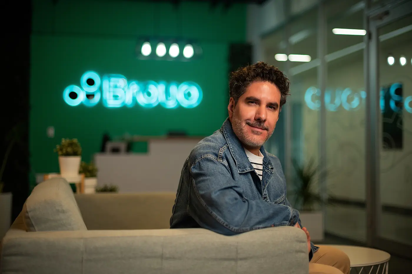 Equipo Brouo en sesión de trabajo