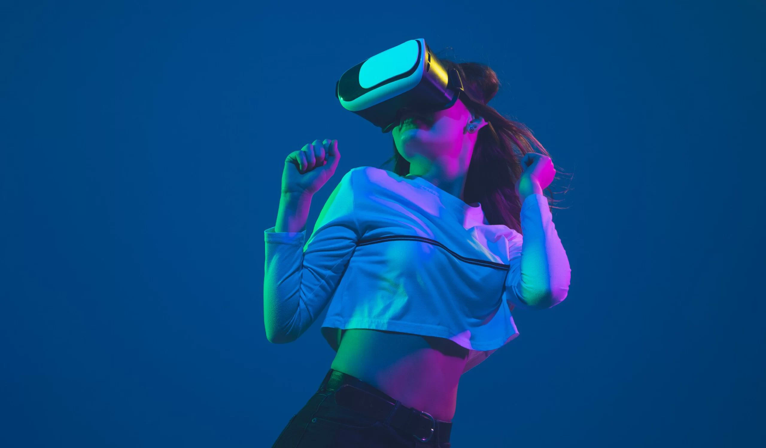persona utilizando realidad virtual